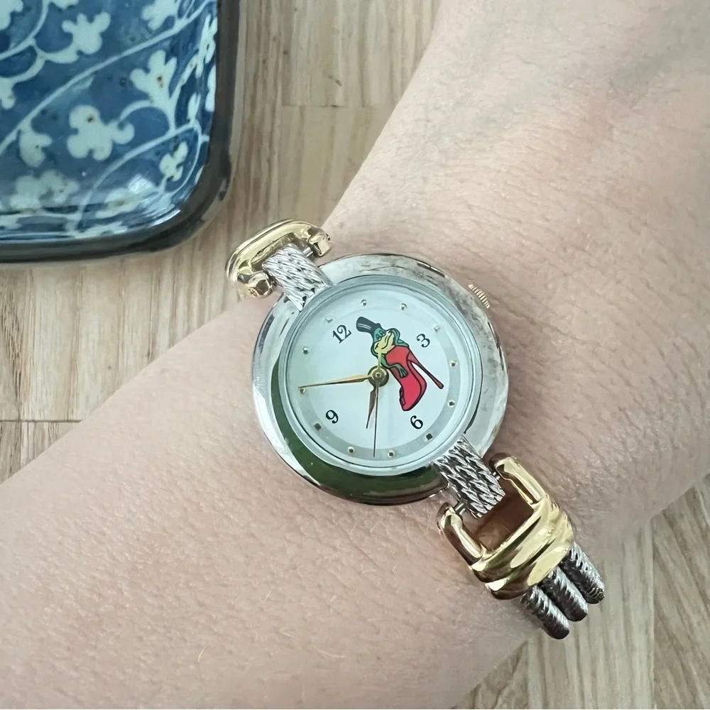 Warner Bros. Looney Tunes Michigan J Frog ladies bracelet watch NEW BATTERY